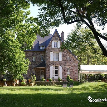 La Maison Rouge Montauban-de-Bretagne Extérieur photo