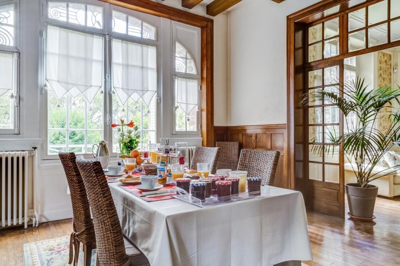 La Maison Rouge Montauban-de-Bretagne Extérieur photo