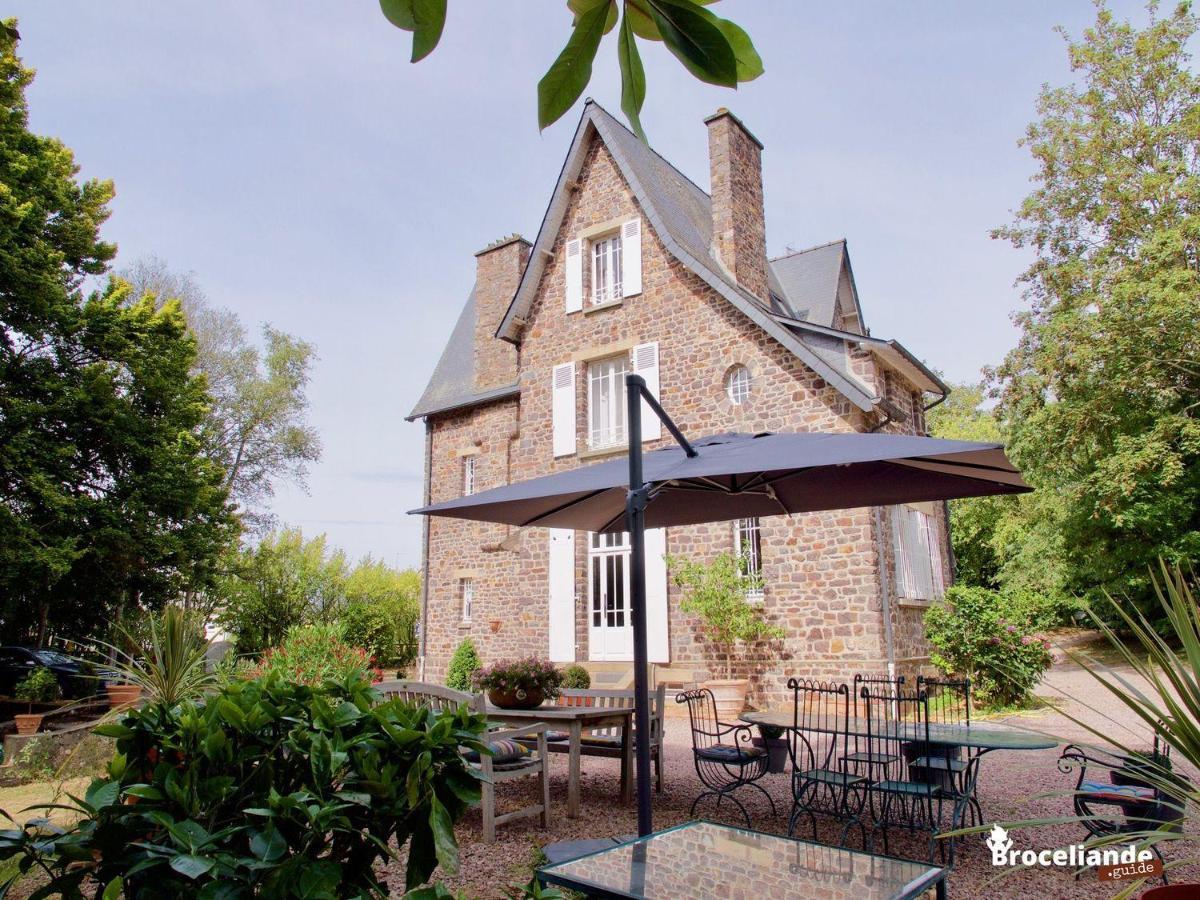 La Maison Rouge Montauban-de-Bretagne Extérieur photo