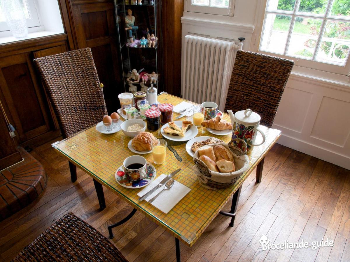 La Maison Rouge Montauban-de-Bretagne Extérieur photo