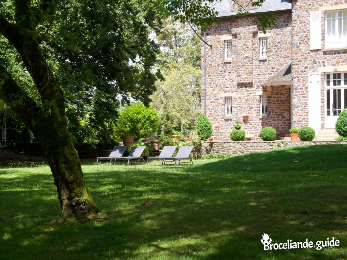 La Maison Rouge Montauban-de-Bretagne Extérieur photo